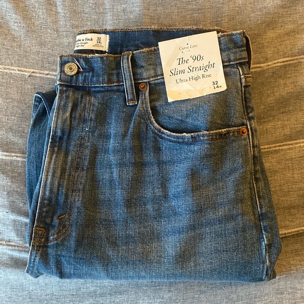 A&F The ‘90s Slim Straight - Ultra High Rise Denim.
